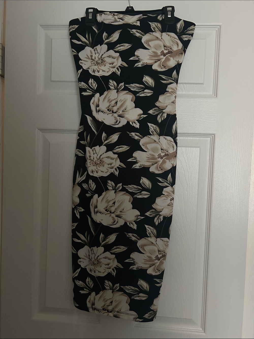 SHEIN Black Strapless Floral Bodycon Dress with Cream Blooms